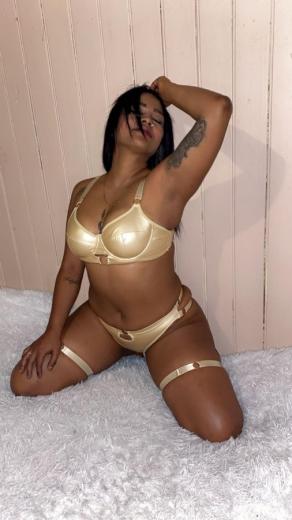 Chica caliente y golosa con lugar a domicilio