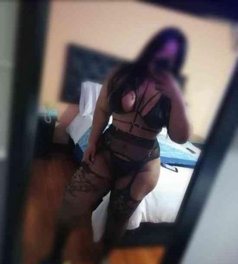 Suri scort deliciosa curvilinea