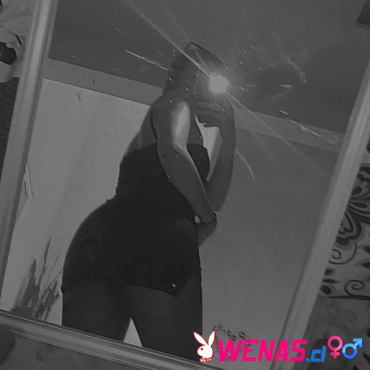 Linda chica ardiente dispuesta a complacerte